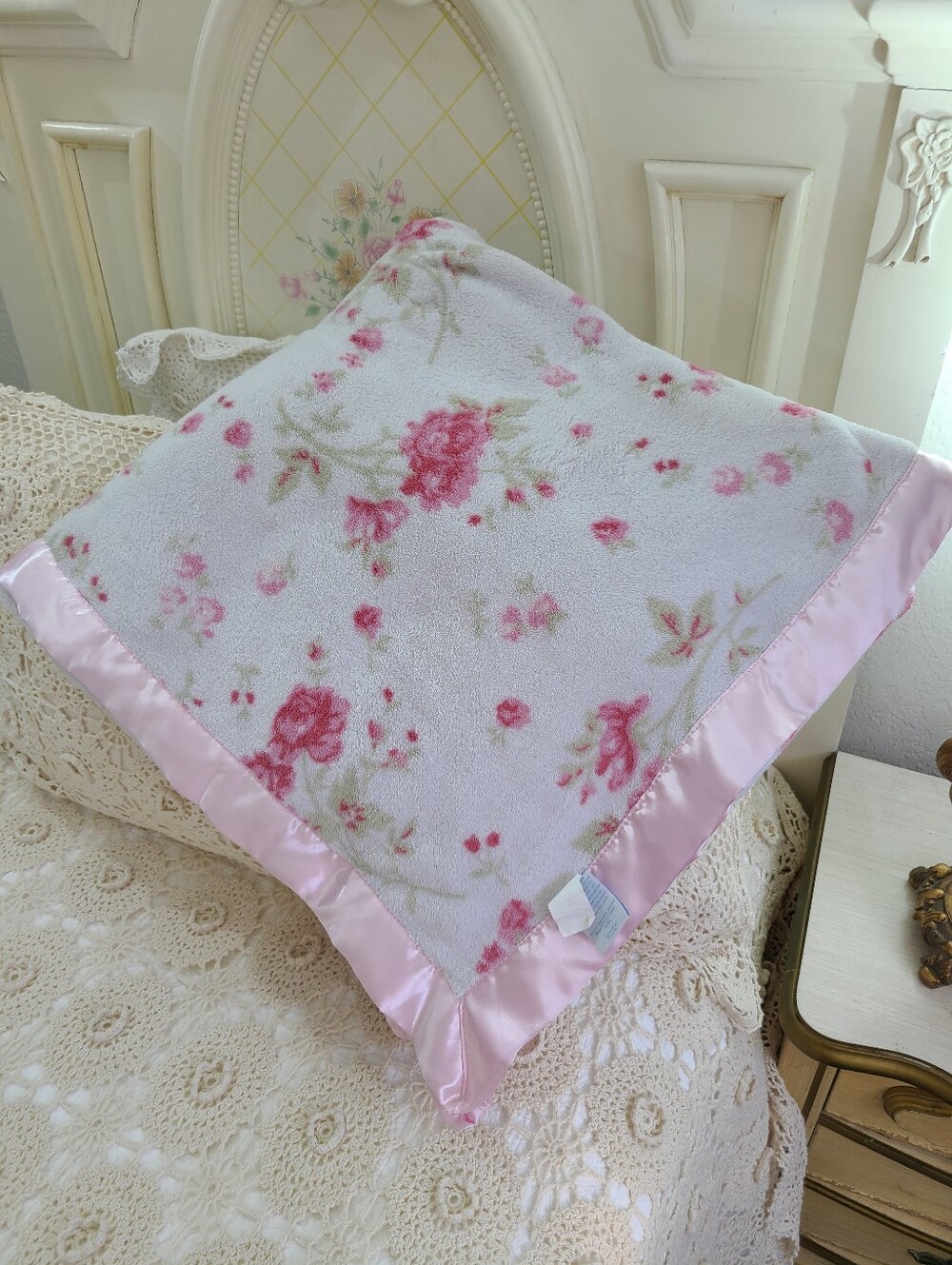 GUC Simply Shabby Chic Rachel Ashwell Plush Queen Blanket
